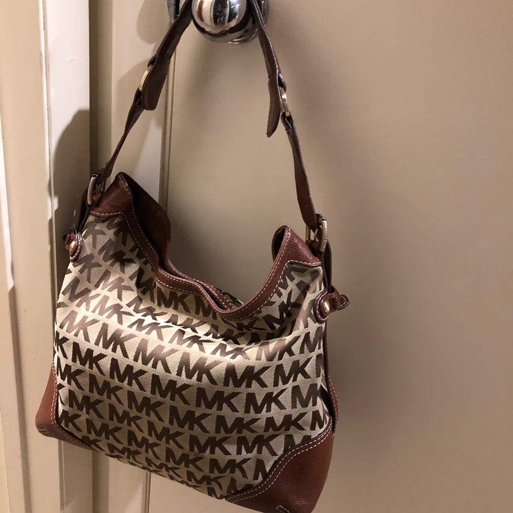 Michael Kors shoulder purse! 12ins H x 15in w